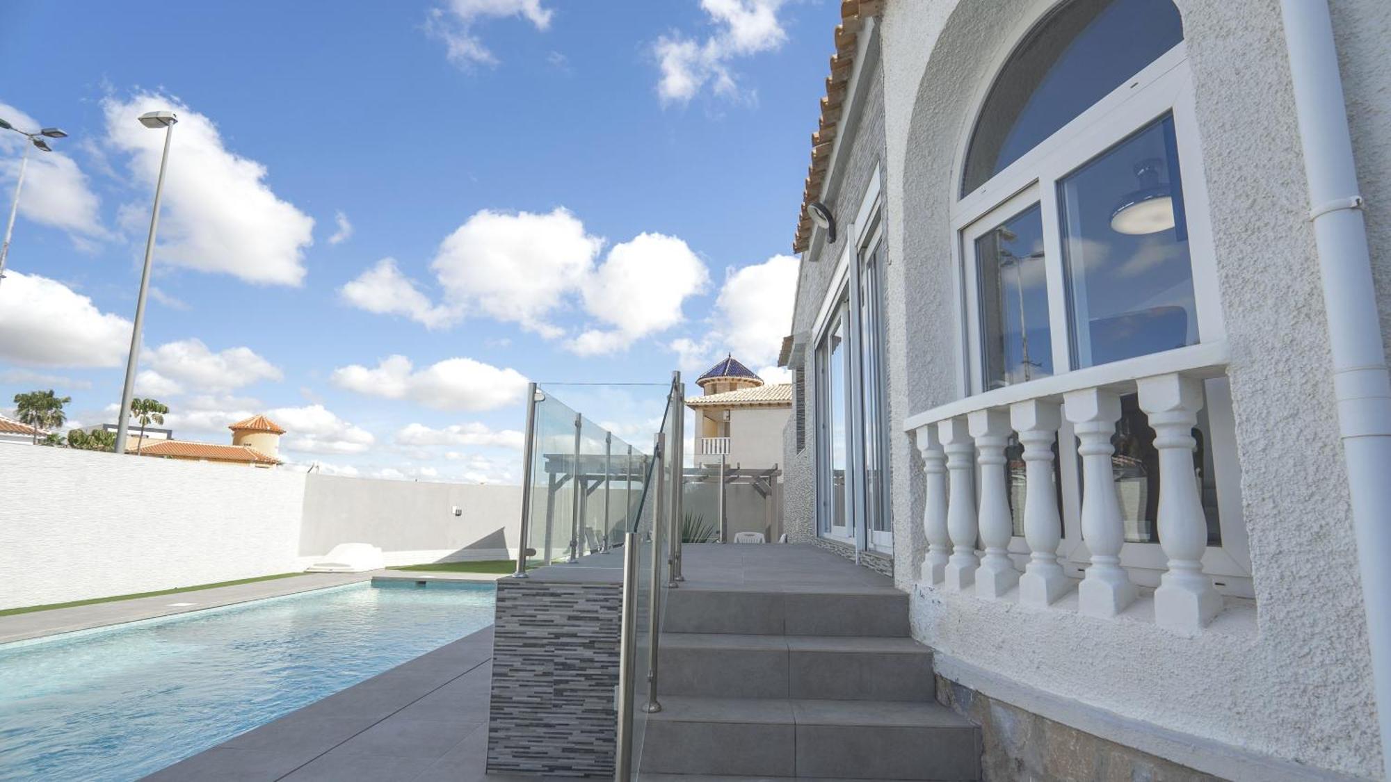 Modern Detached 4 Bed 3 Bath Villa With Private Pool Close To All Amenities Villamartin  Exterior foto